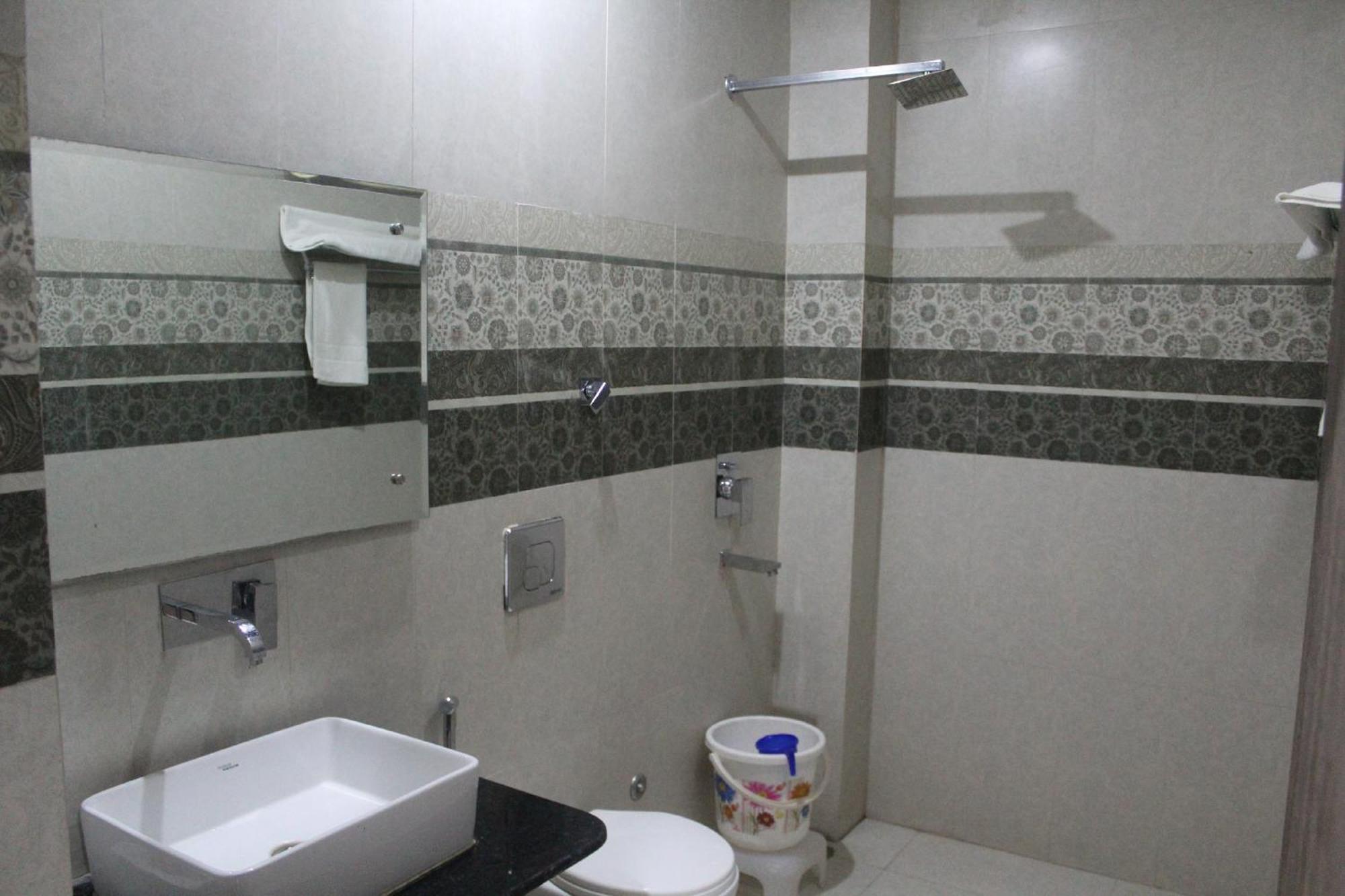 Bilberry Hotel Rewari Ngoại thất bức ảnh